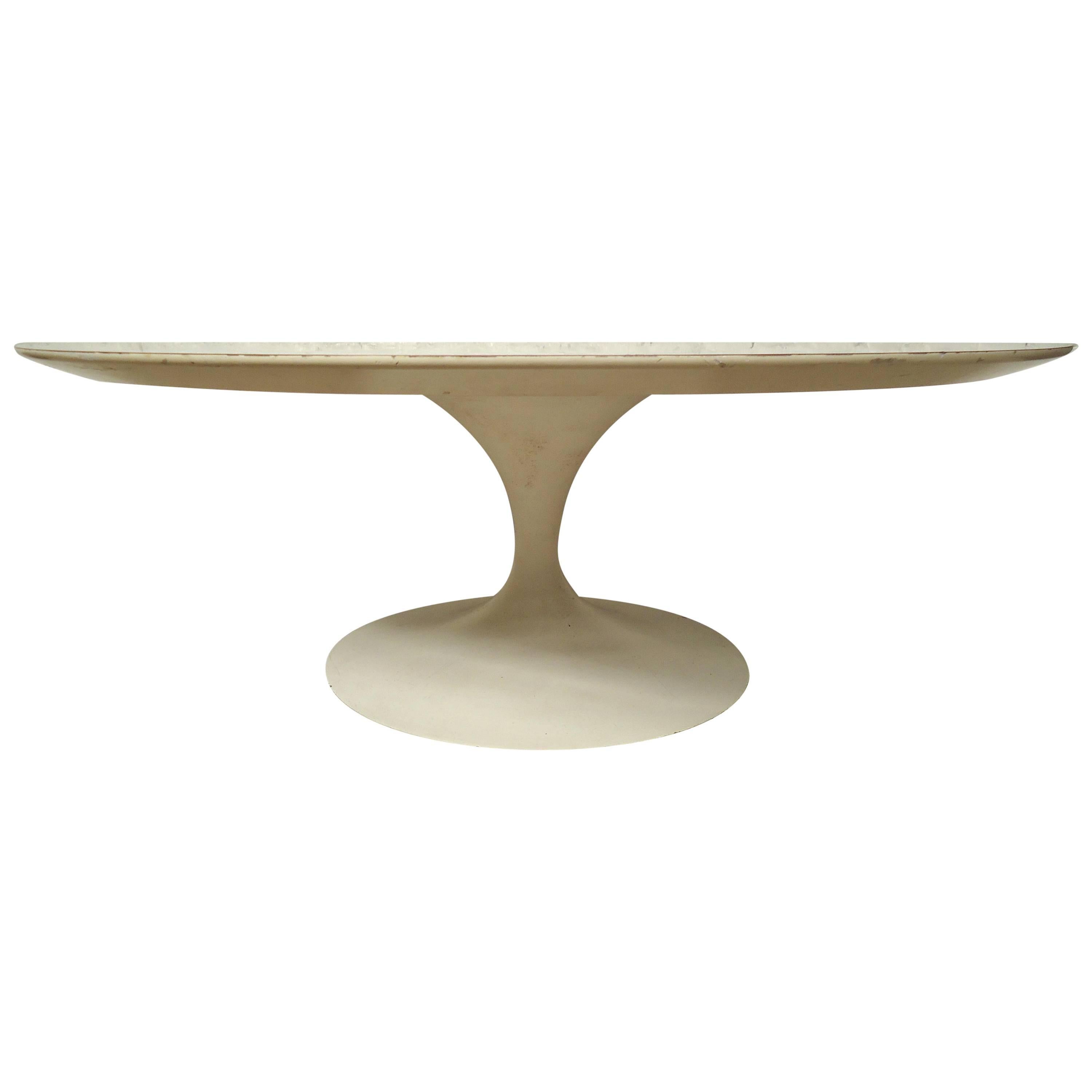 Vintage-modern tulip style coffee table designed for Knoll.

Please confirm item location NY or NJ with dealer.
