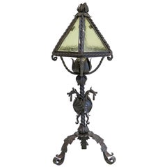 Lampe en fer forgé de style gothique avec dragons - France, vers les années 1920