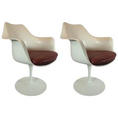 1960s Pair of Eero Saarinen Tulip Chairs with Arms and Swivel