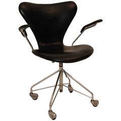 Arne Jacobsen Swivel Armchair "3217"