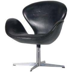 Arne Jacobsen Swan , original vintage leather . Arne Jacobsen Swan , original vintage leather .