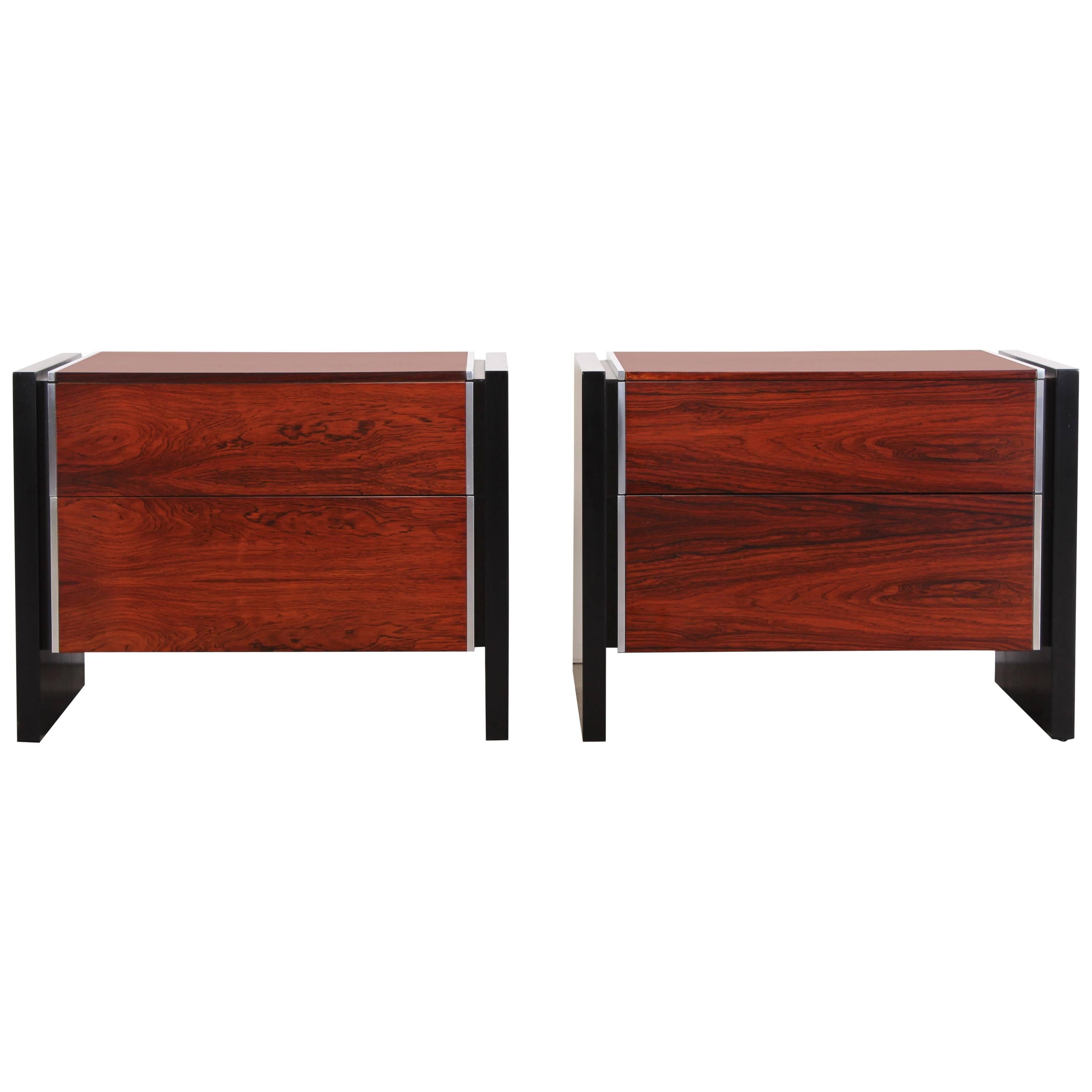 An exquisite Robert Baron for Glenn of California rosewood four piece bedroom set, 1970. Black oak side panels alternating with rosewood tops and drawer fronts, with aluminum accent pieces and hidden drawer pulls. Set includes a pair of night