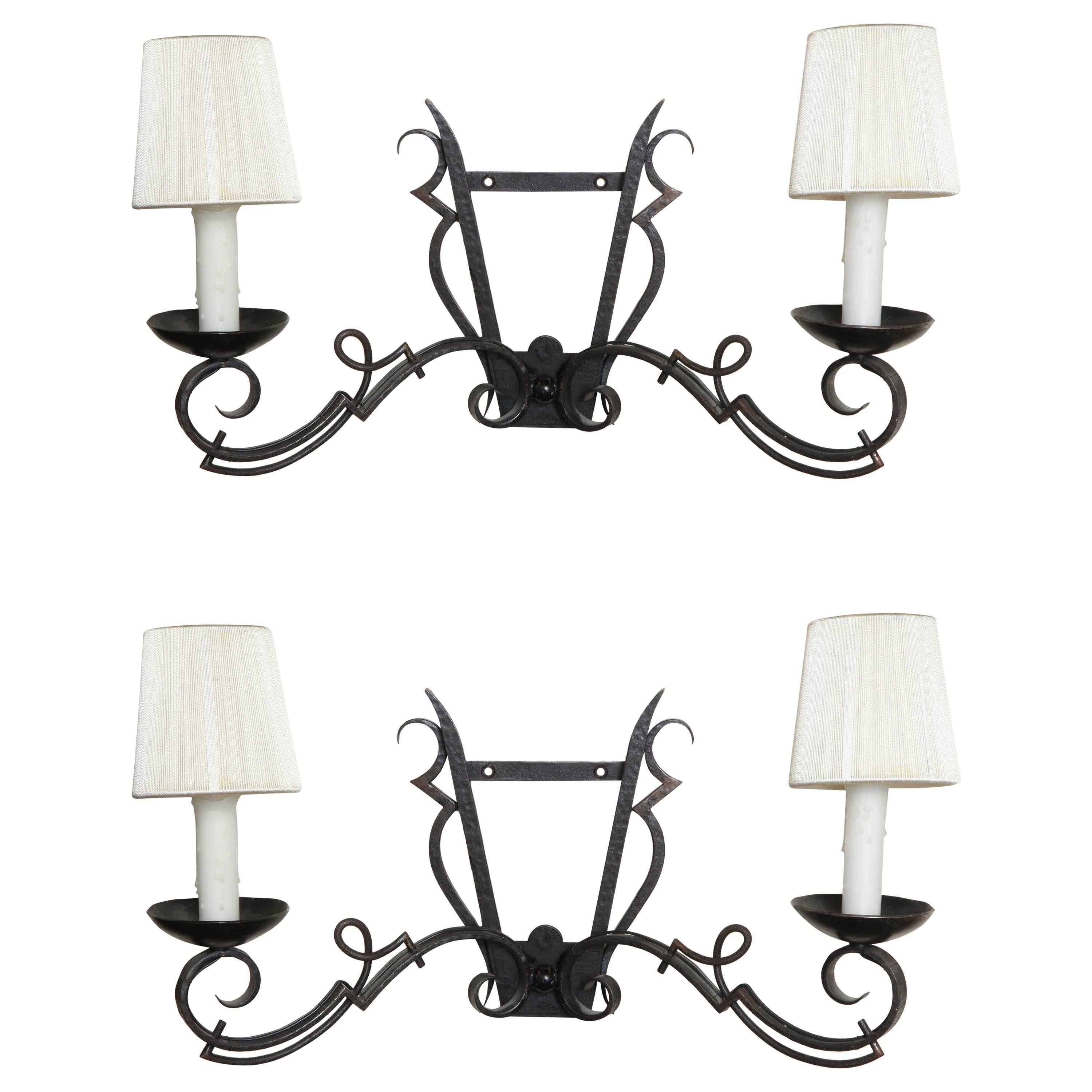 Pair of 1940s French Wrought Iron Wall Lights Attributed to Gilbert Poillerat In Excellent Condition In New York, NY