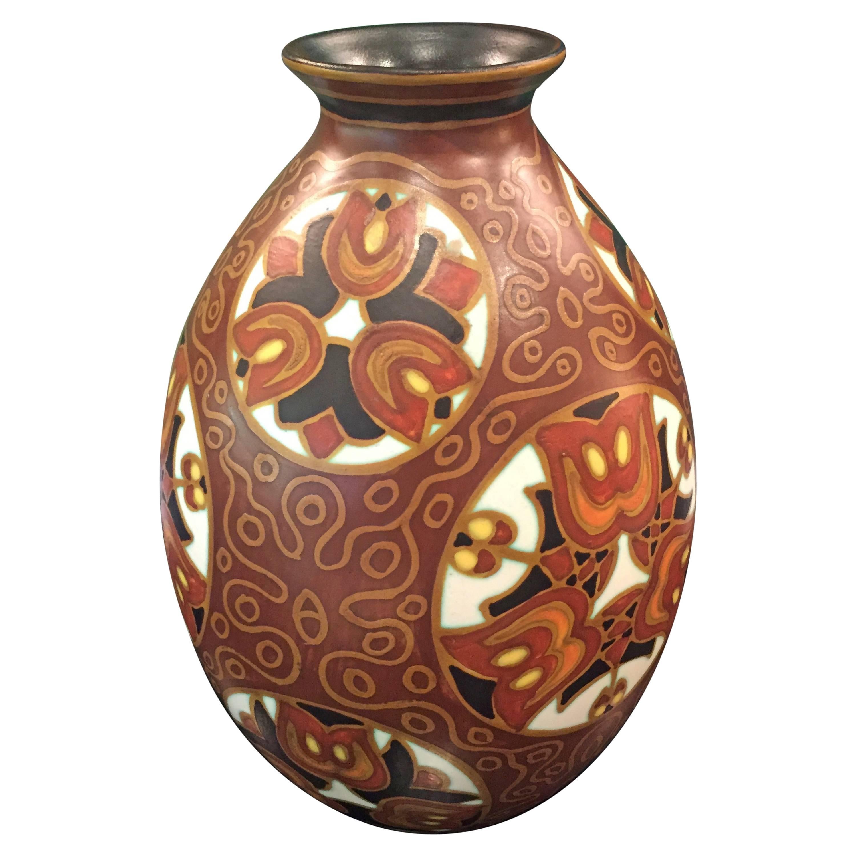 Vase Art Déco Boch Frères avec motifs floraux stylisés et décor de style africain