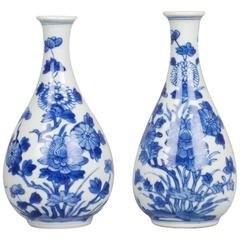 Antique Pair of Chinese Porcelain Blue and White Miniature Bottle Vases, 17th Century