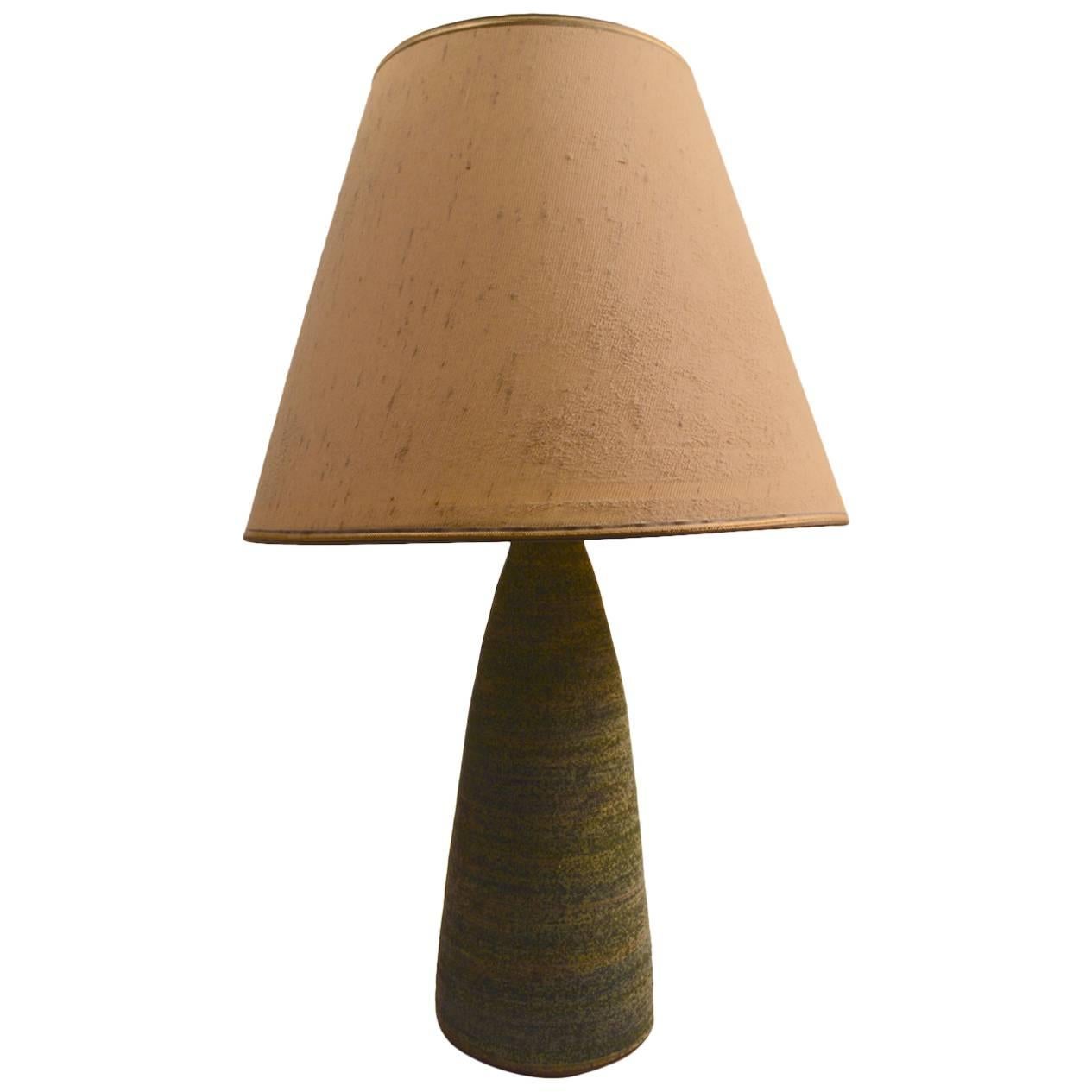 Elegant Mid-Century Modern Pottery Lamp