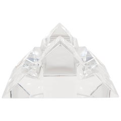 Exquis cendrier sculptural Baccarat à facettes de forme triangulaire