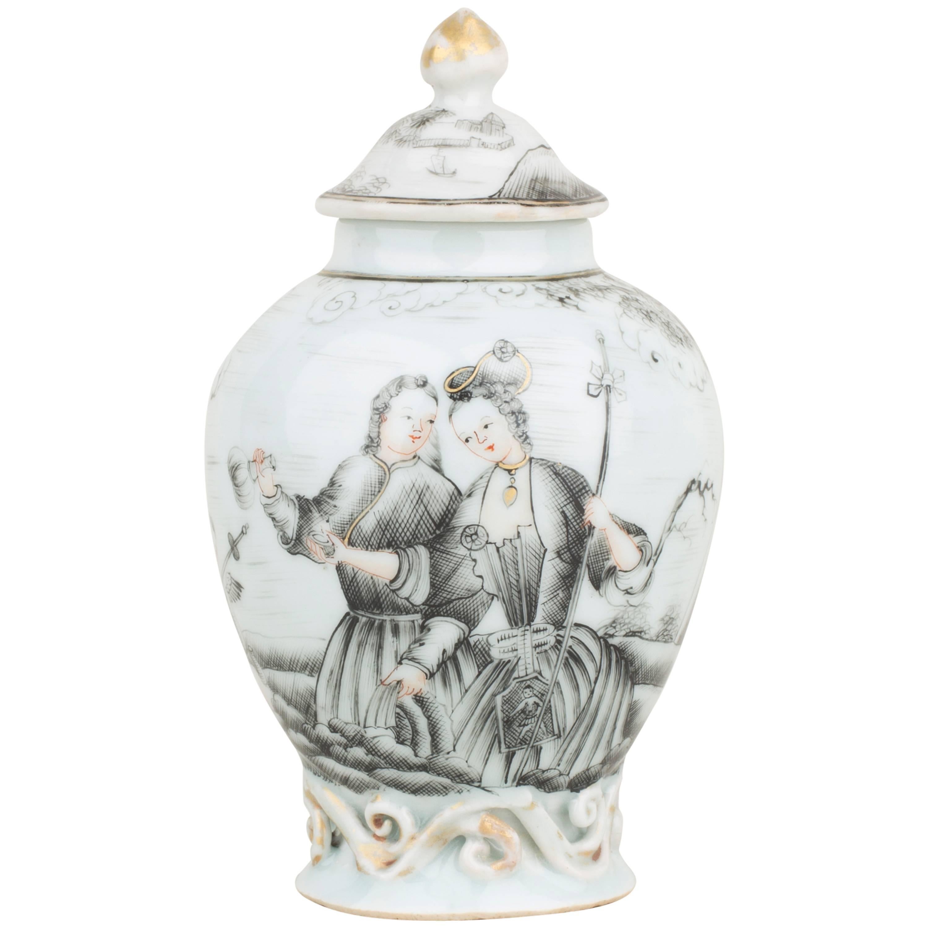 Chinese Export Porcelain Wide Tea Caddy, Cover Painted Grisaille, 18th Century For Sale