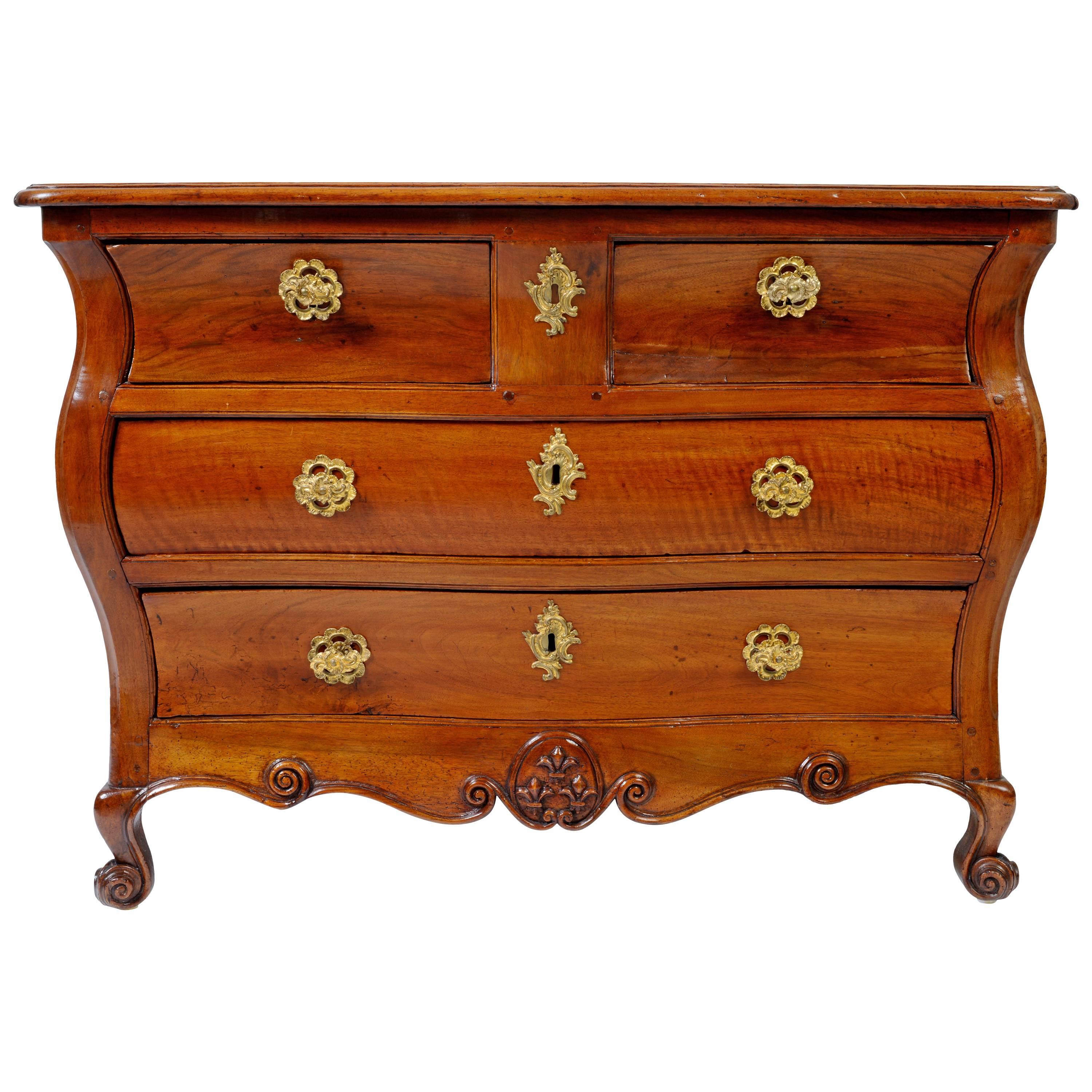 Regence Period Walnut Bombé Commode, Early 18th Century For Sale