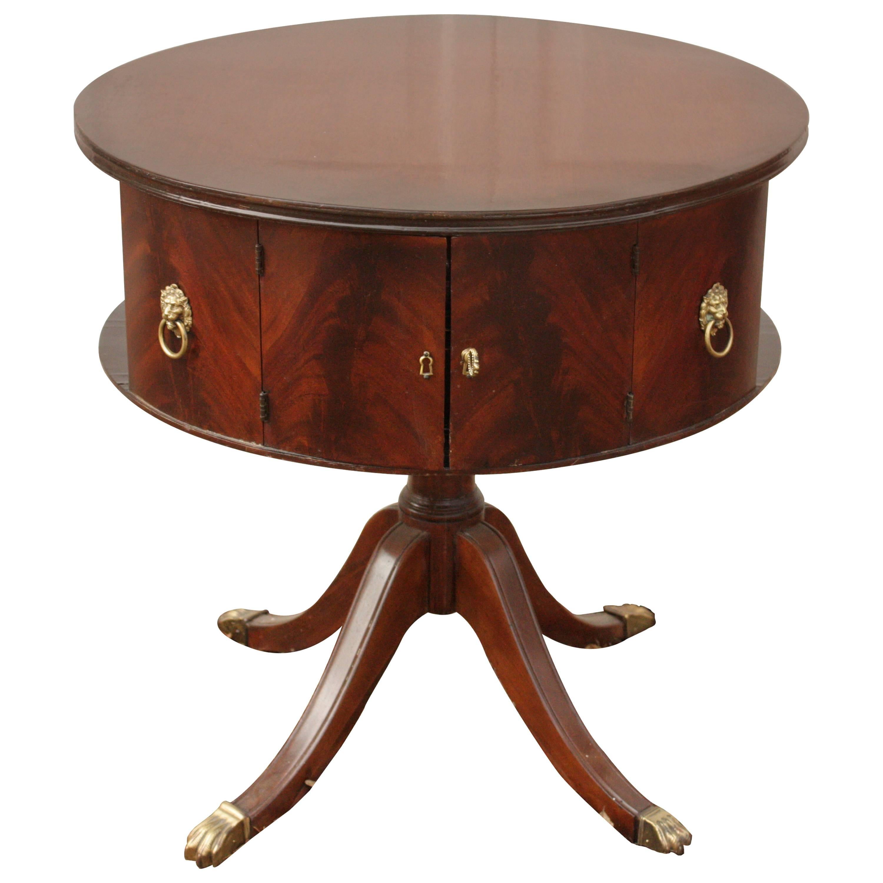 1930s English Round Mahogany Pedestal Table with Brass Lion Pulls and Feet For Sale