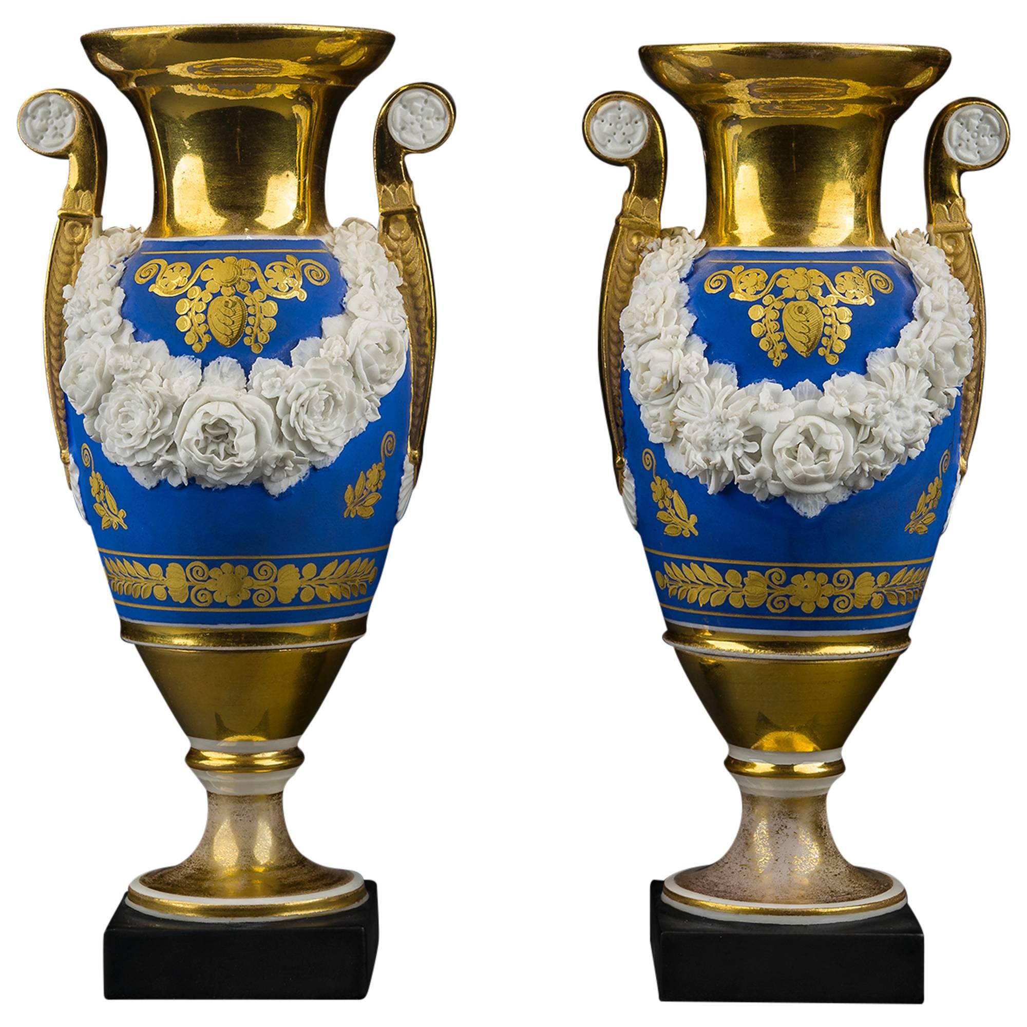 Pair of "Old Paris" Vases with Garlands of Bisquit Flowers For Sale
