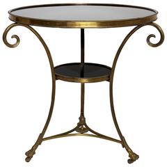 Table guéridon à deux niveaux de style Charles X en bronze et granit noir