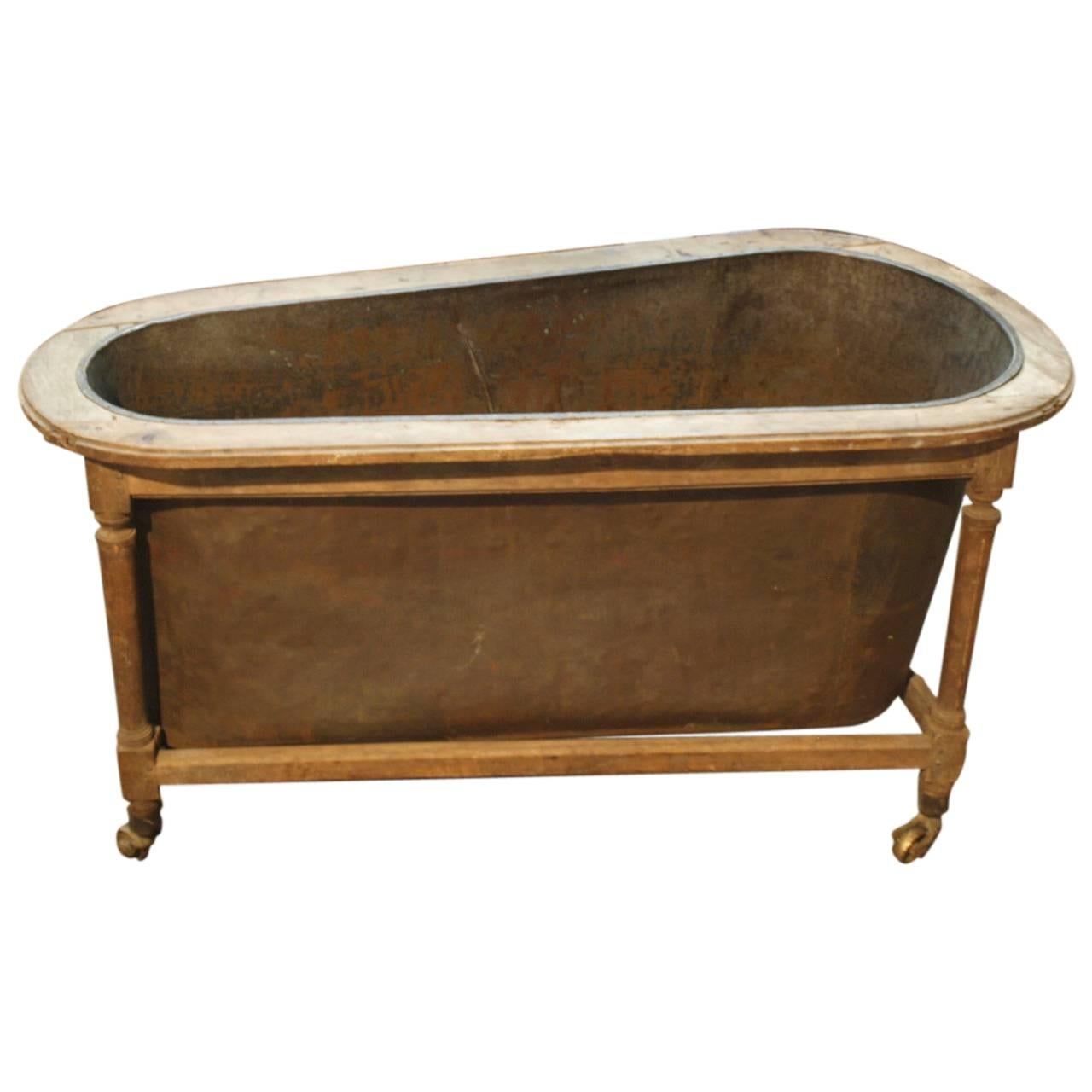 French Early 19th Century Copper Bathtub in Rolling Walnut Frame