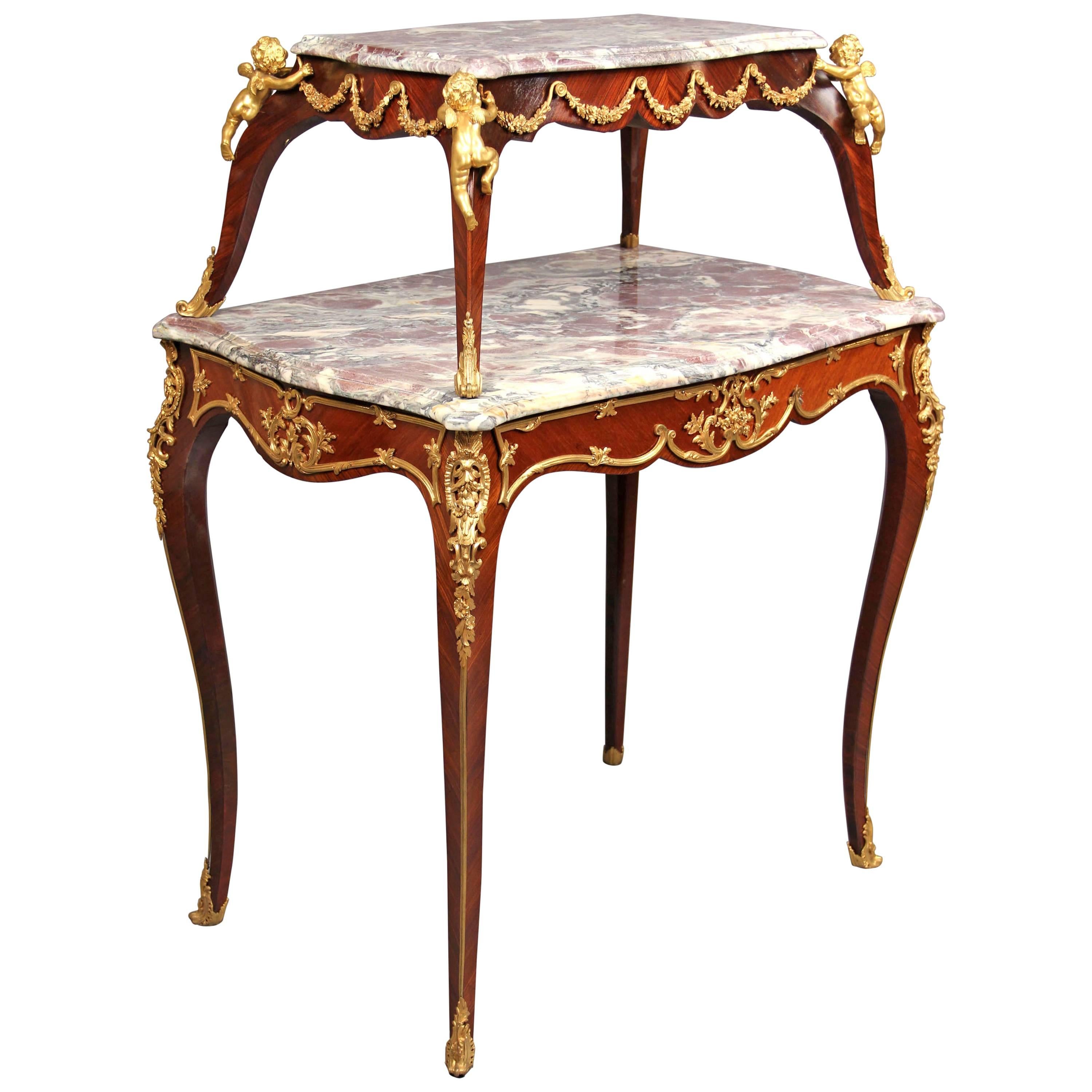 Table à thé de style Louis XV de la fin du XIXe siècle montée sur bronze doré