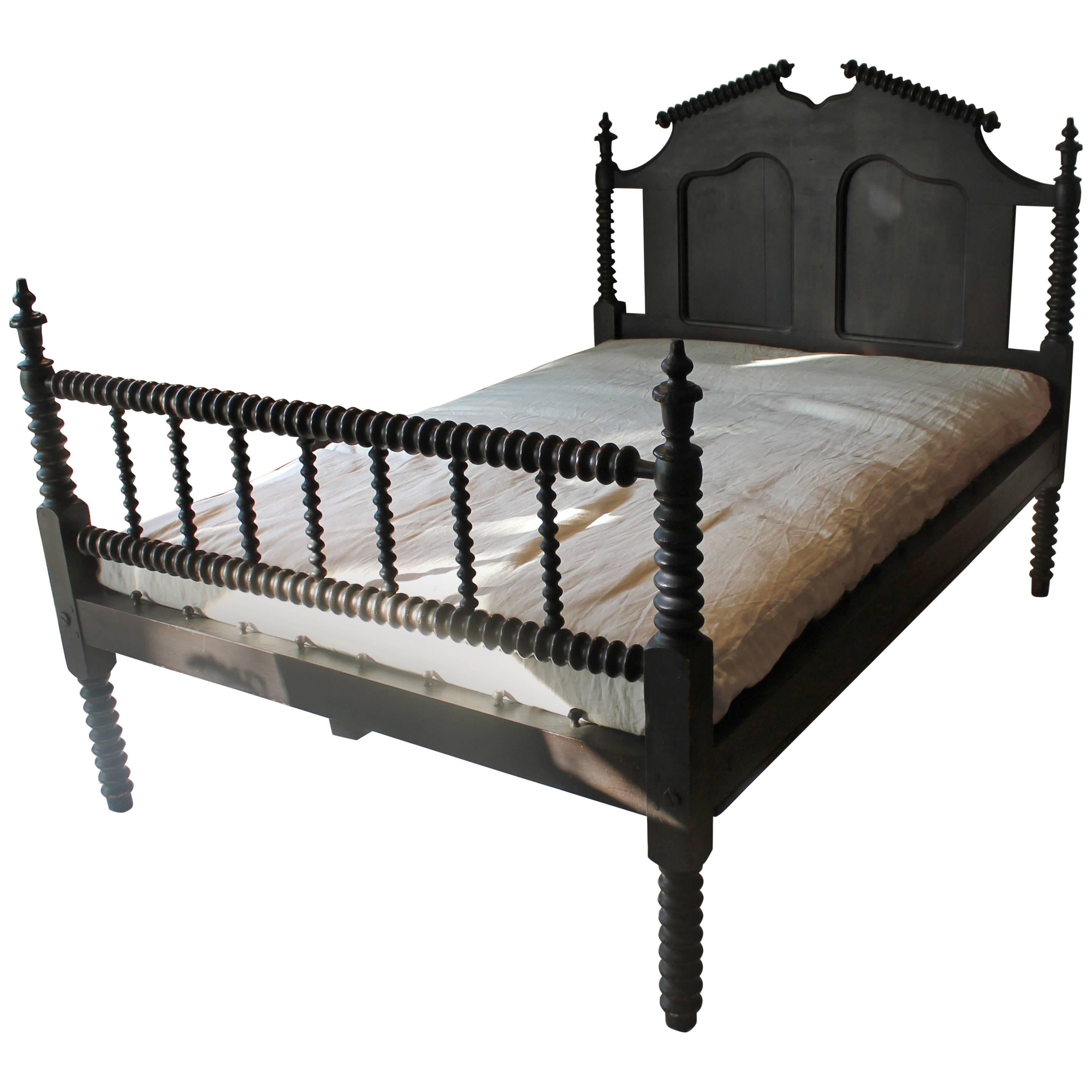 Early 19th Century Ginny Lind Spool Bed