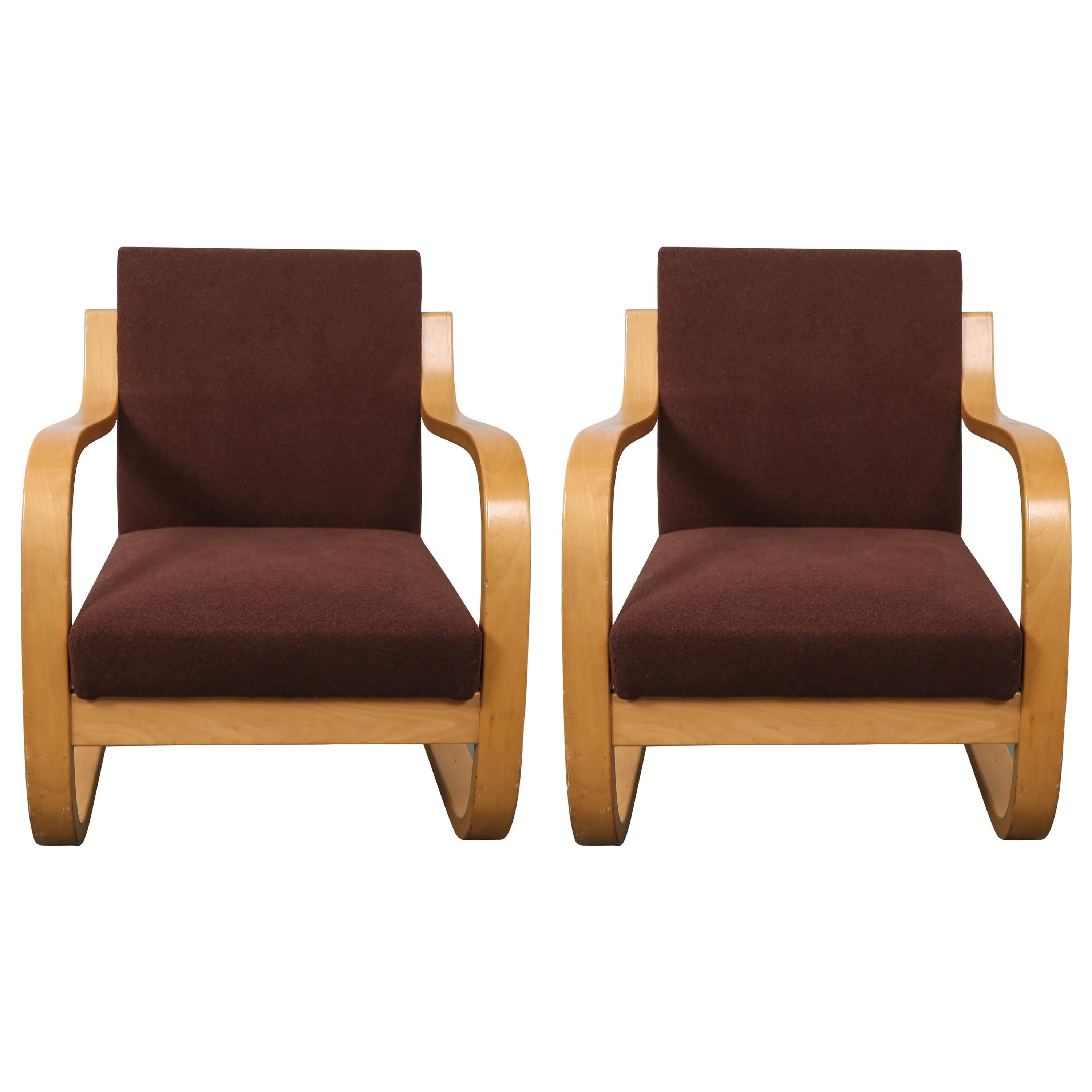 Pair of 34/402 Lounge Chairs by Alvar Aalto