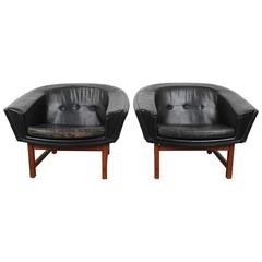 Pair of Mid-Century Modern Black Leather Chairs by Lennart Bender