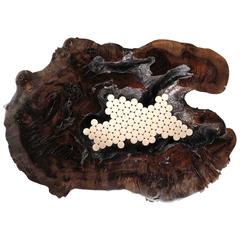 Table d'appoint "Burl" en bronze et noyer fumé de Studio Roeper