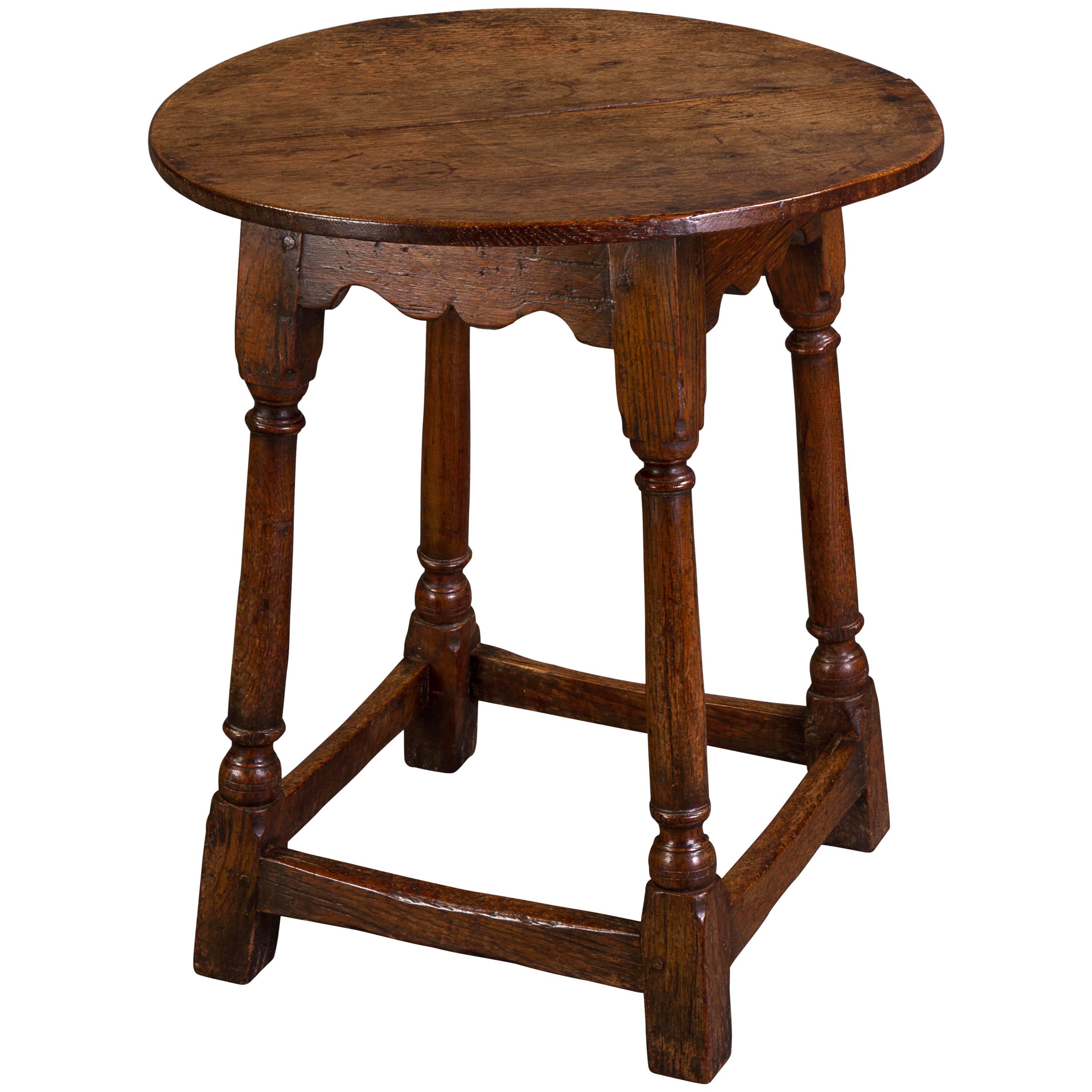 Mid-18th Century Small Oak Tavern Table For Sale