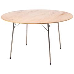 Round Arne Jacobsen Table for Fritz Hansen Oakwood