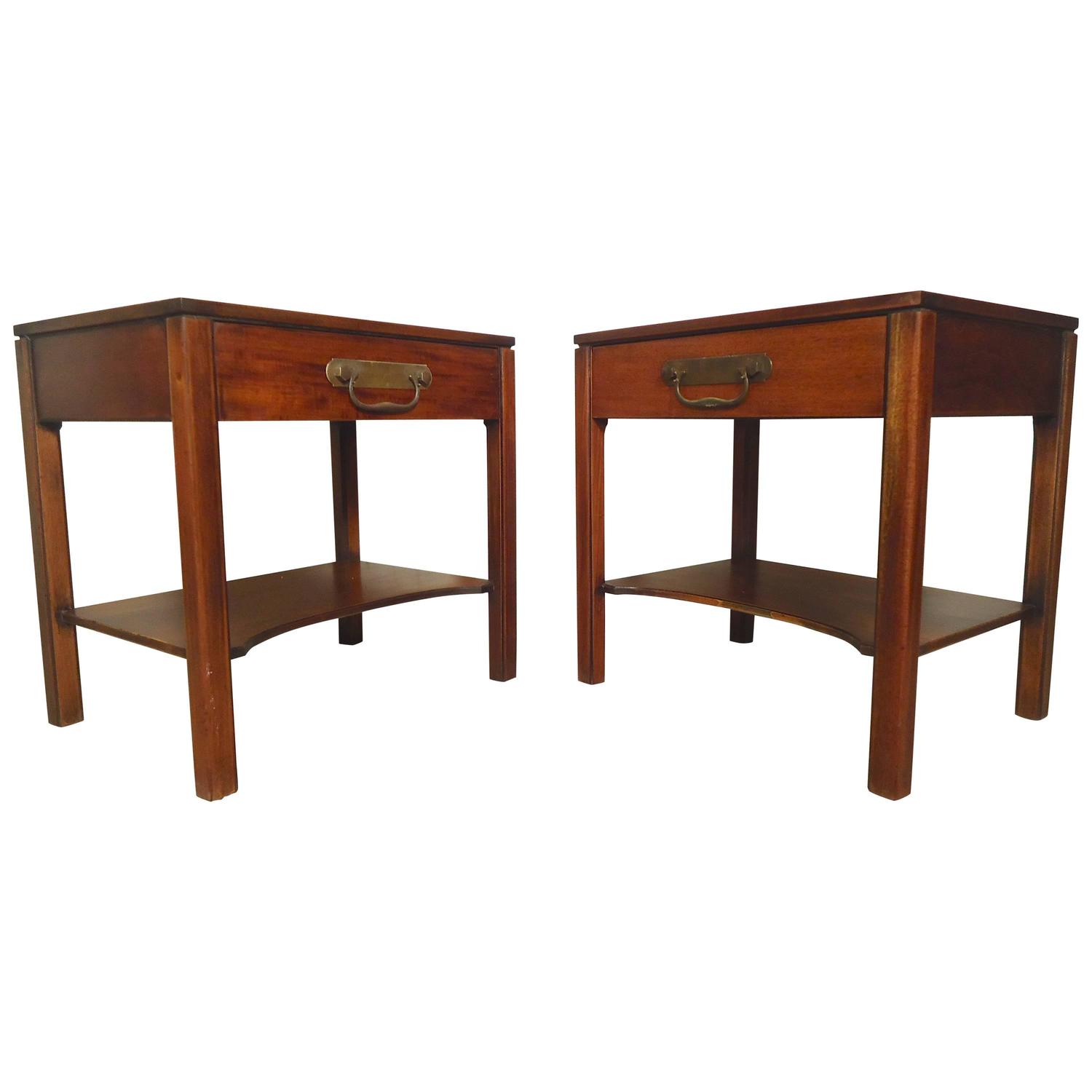 Attractive Bedside Tables by Henredon at 1stdibs