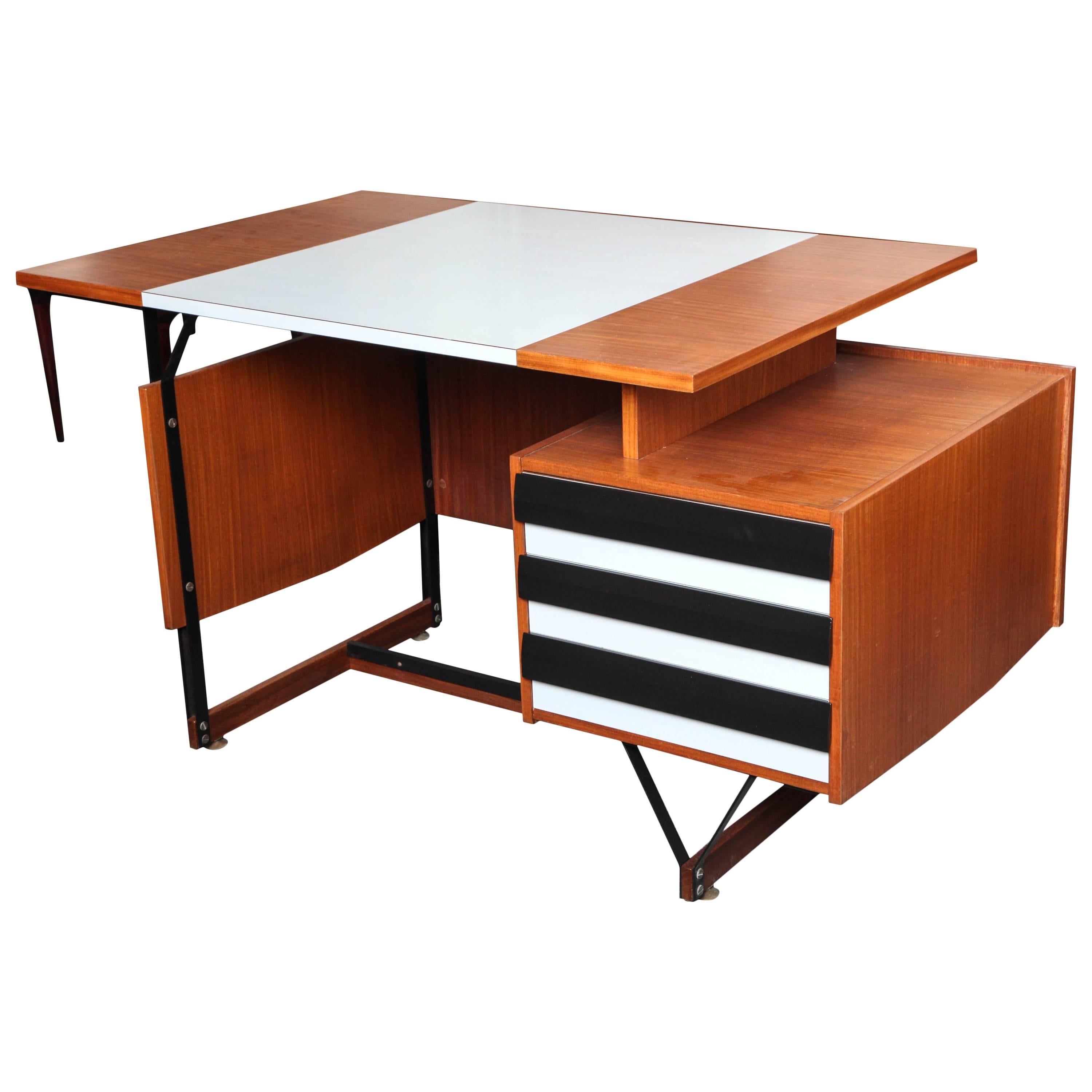 Modernist Desk Made in Italy in 1955 For Sale