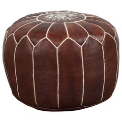 Pouf marocain en cuir marron travaillé à la main