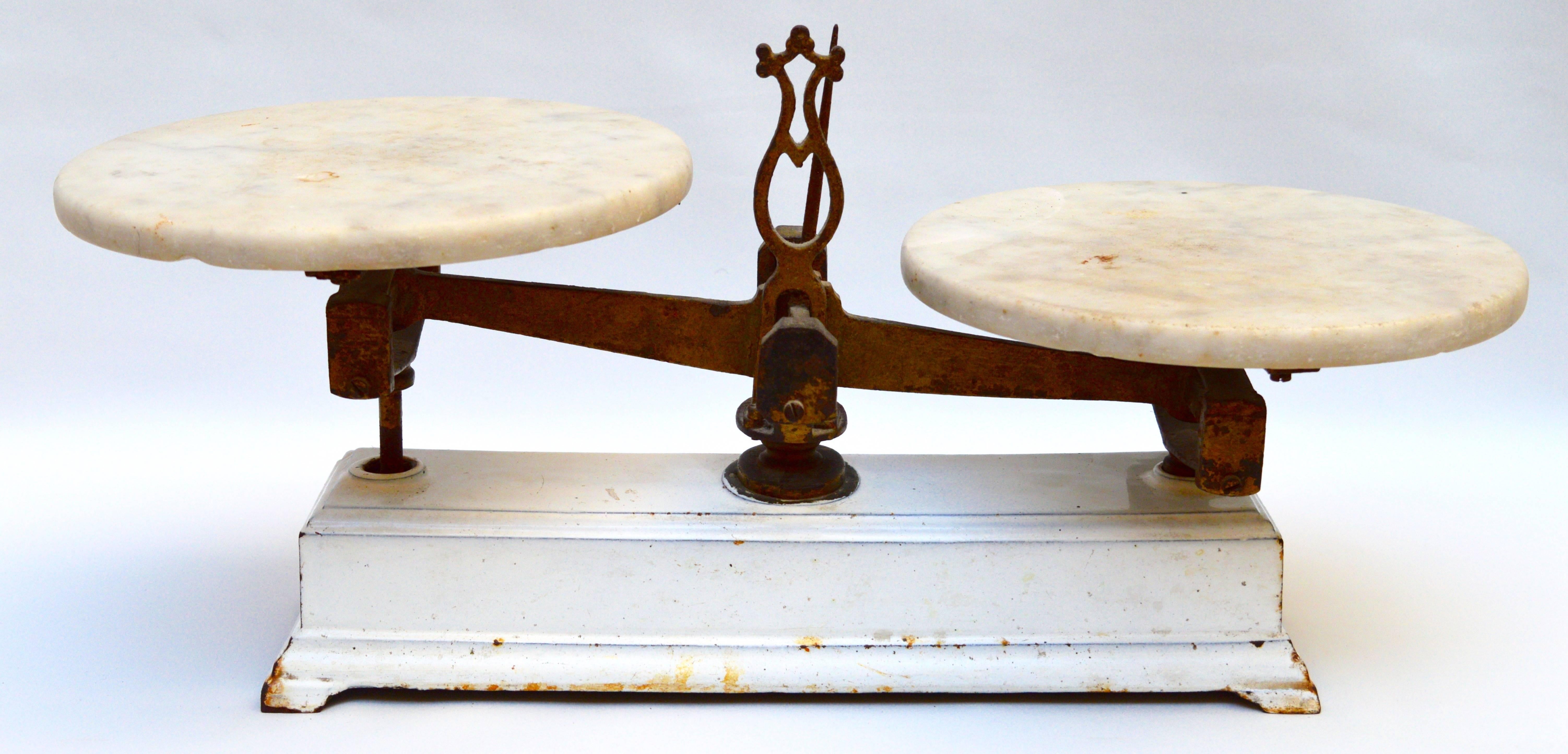 This 19th century scale has marble plates to weigh chocolates.
Made of cast iron with the original marble plates.