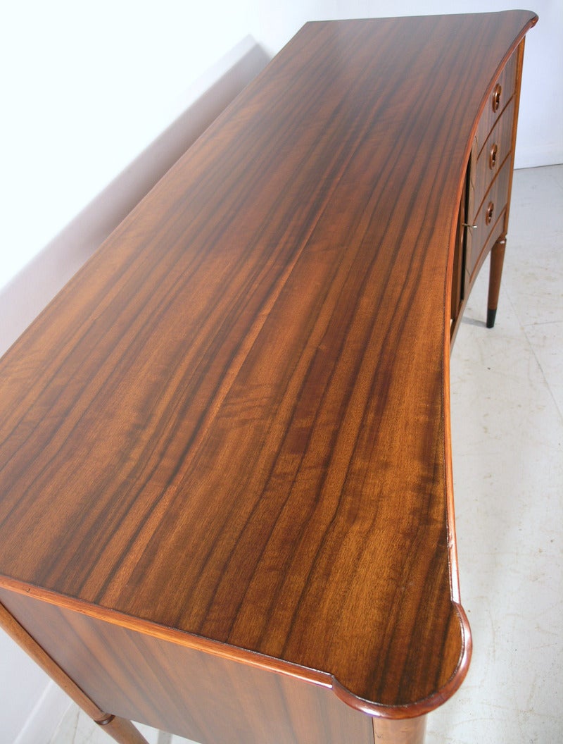 Italian Style Walnut Curved Sideboard In Excellent Condition For Sale In Near Matlock, Derbyshire, GB