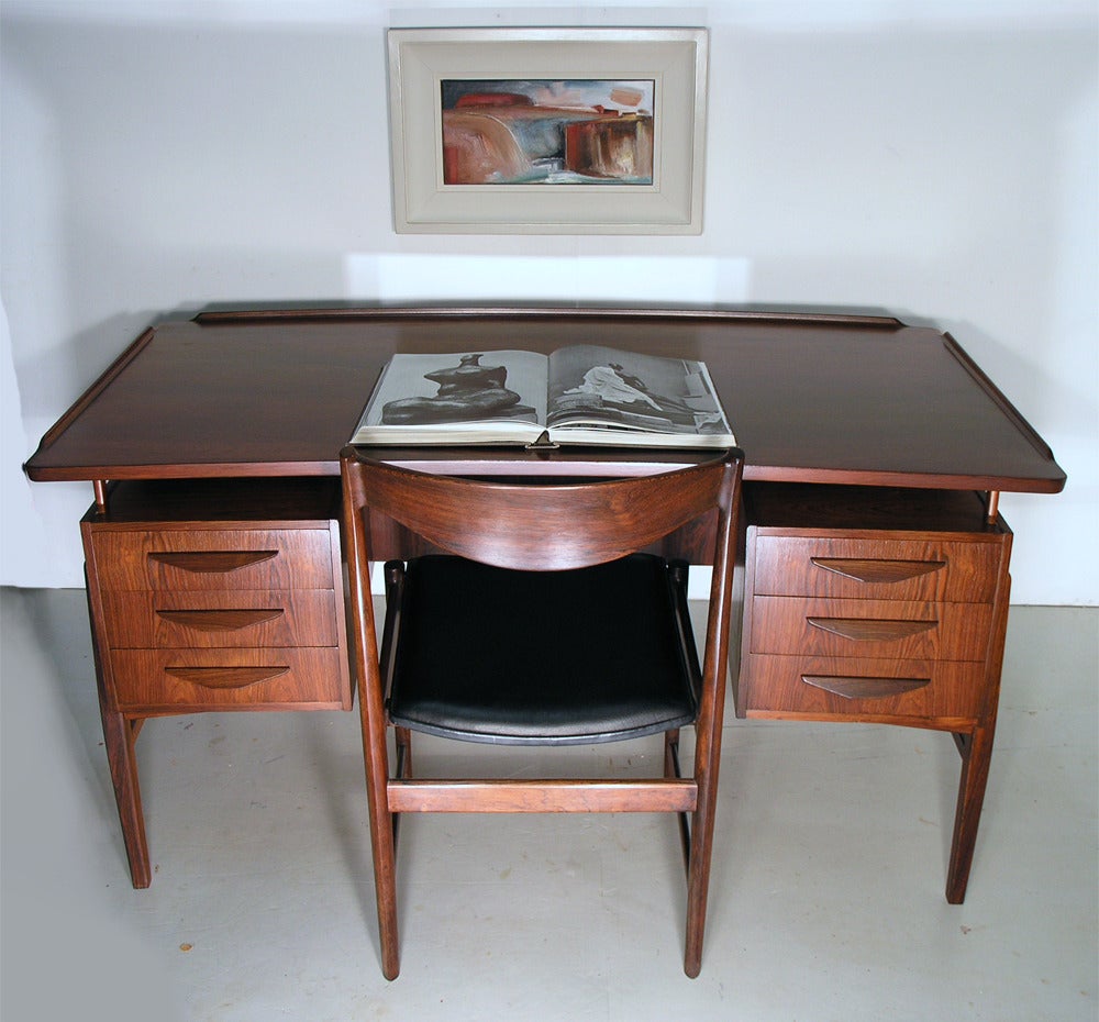 Svend Madsen Danish rosewood desk In Excellent Condition In Near Matlock, Derbyshire, GB