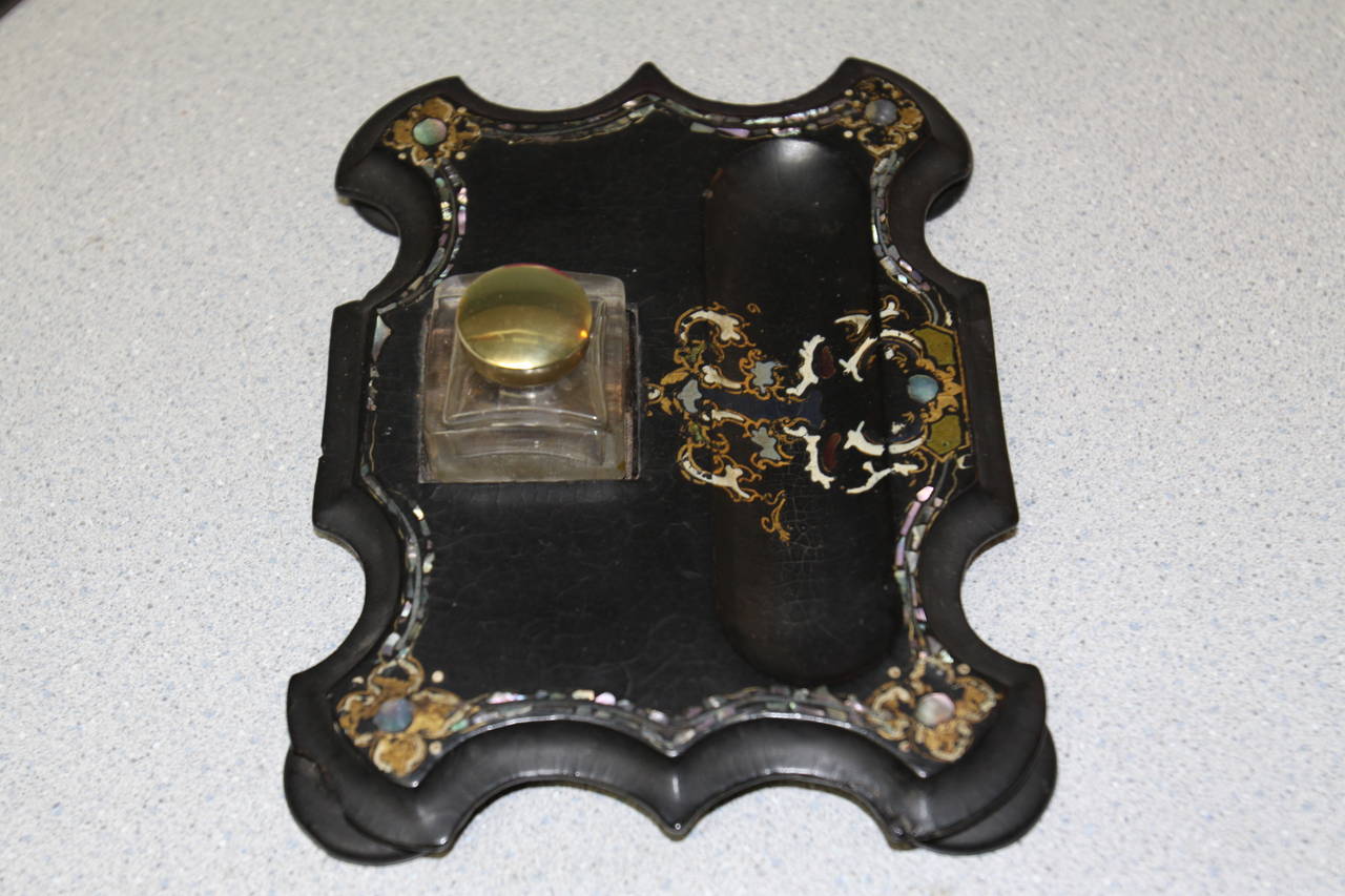Wonderful papier mâché inkwell with mother-of-pearl inlay and hand-painted gold, circa 1890 with glass well with brass top that is not original to the set.