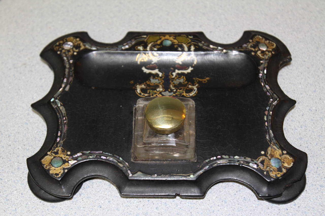 Victorian 1890s Papier Mâché Inkwell with Mother-of-Pearl Inlay For Sale