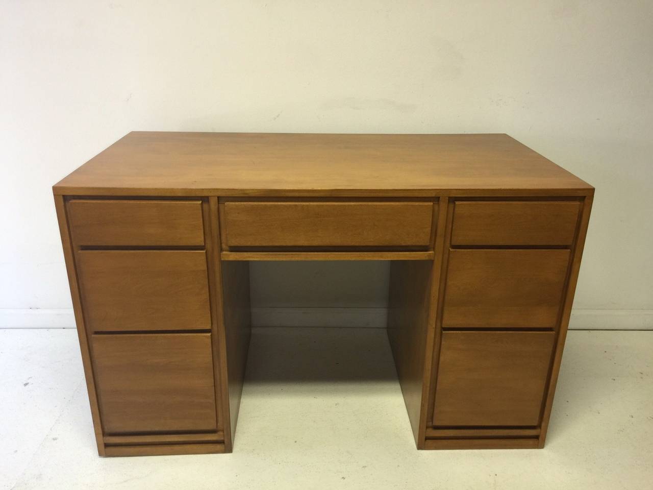 20th Century Five-Piece Russel Wright for Conant Ball American Modern Bedroom Set For Sale