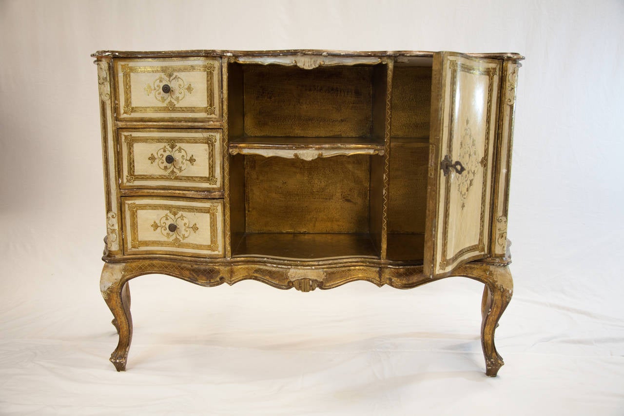 Wood Early 20th Century Italian Commode For Sale