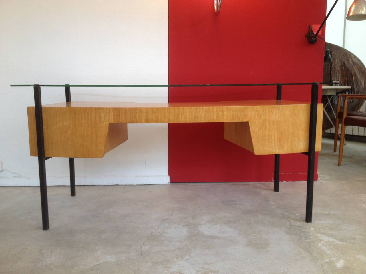 very rare desk designed by Jacques Hitier
edited by La Méridienne in 1955
ash wood, pair of metal handles in butterfly position
Original Curved Safety Glass 66.1  x 28.35 inch

Bibliographie : Les Décorateurs des années 50, de Patrick