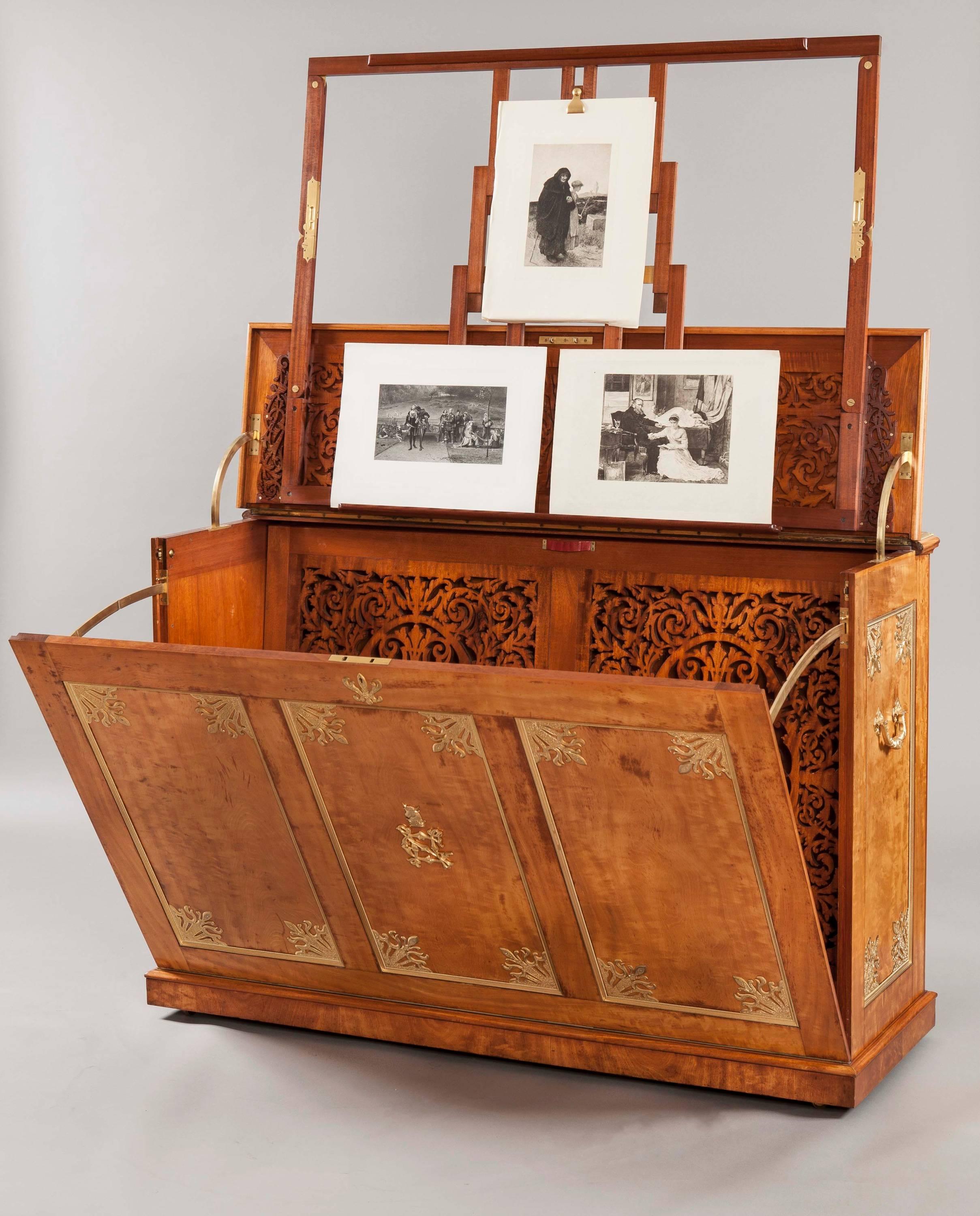 English 19th Century Satinwood and Ormolu Folio Cabinet with Expandable Easel In Good Condition For Sale In London, GB