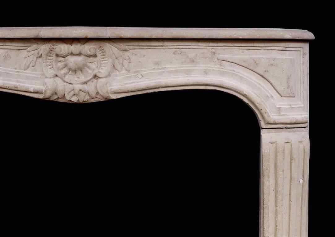 18th Century French Louis XV Limestone Fireplace In Good Condition In London, GB