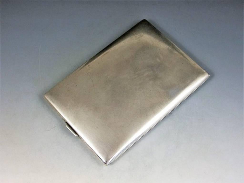 A good quality 20th century silver and enamel cigarette case, of flat rounded rectangular form, the cover decorated with six enamelled Classic trout fishing flies, the sprung hinged case opening to reveal a silver gilt interior with sprung retaining