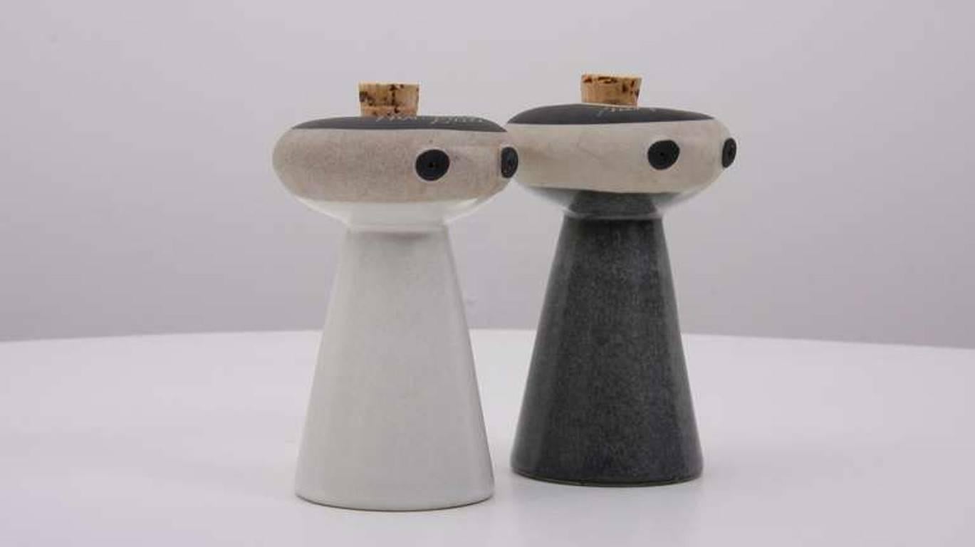 Here they are, Mr Salt and Mrs Pepper! Ready to use, both shakers dispense the salt or the pepper through the eyes, and have a piece of cork on top.

Designed by David Gil, and manufactured at the Bennington Pottery in Vermont.

