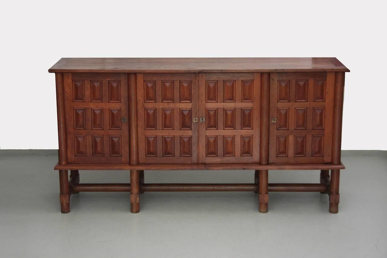 The sideboard was found in a house on the French Atlantic coast built in the late 1940s and entirely furnished by La Compagnie des Arts.
This series of furniture was featured in the 1946.
Oak post war furniture has also been created by designers