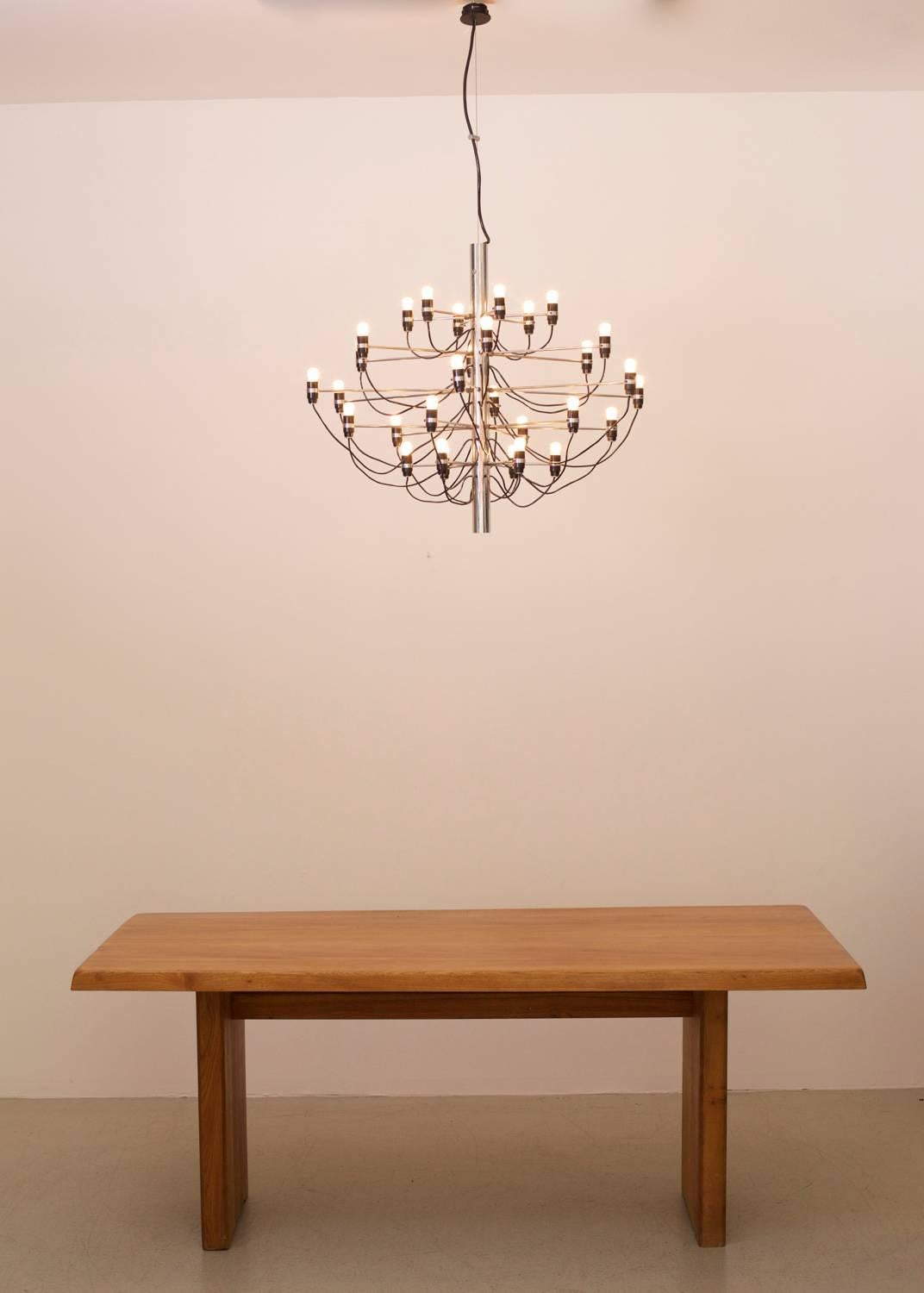 Early 2097/30 Chandelier by Gino Sarfatti for Arteluce In Fair Condition For Sale In Berlin, DE