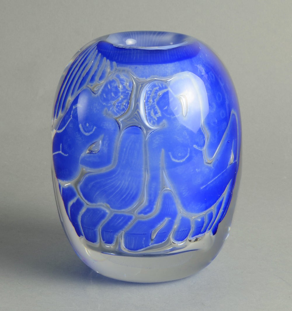 Edvin Ohrstrom for Orrefors, Ariel Vase In Blue and Clear Glass In Excellent Condition For Sale In New York, NY