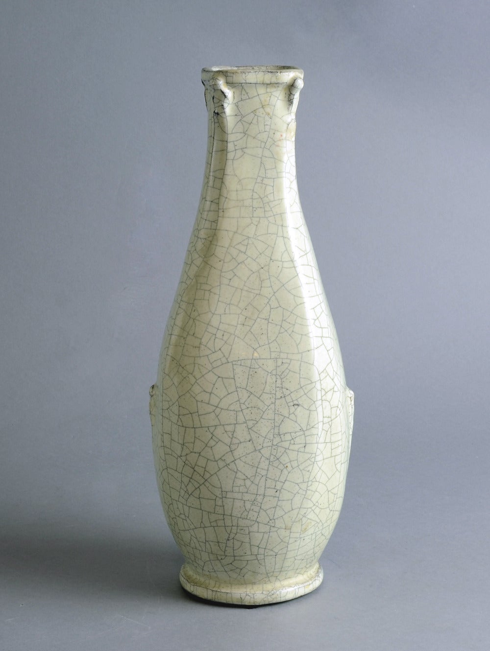 1. Earthenware vase with black and white crackle glaze, 1920s.
Height 13