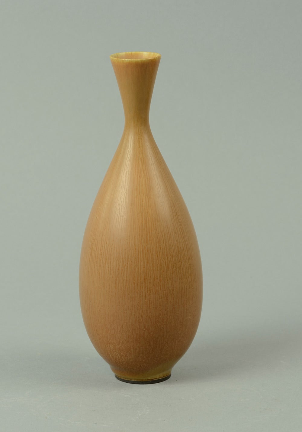 Unique stoneware vase with light brown hares fur glaze, 1955.