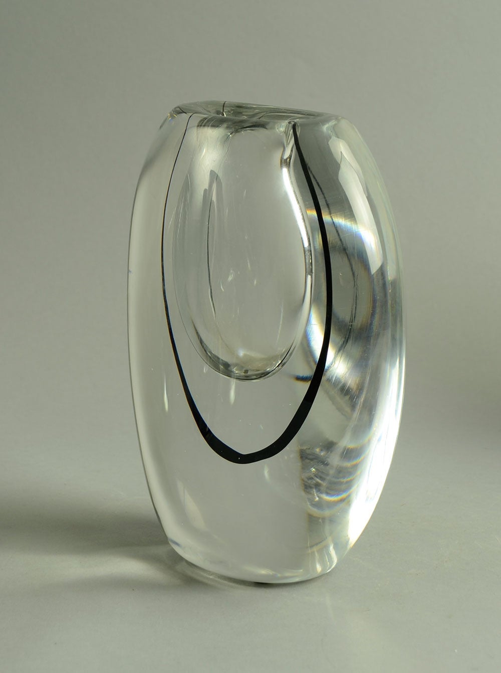 Large "Black Contour" handblown clear glass vase, internally decorated with a single band of black (dark amethyst) glass, 1959.