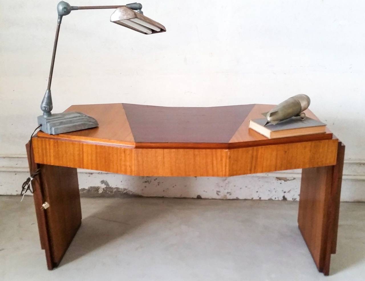 Rare Saddier Et Fils French Art Deco Gull Wing Desk In Good Condition In Culver City, CA