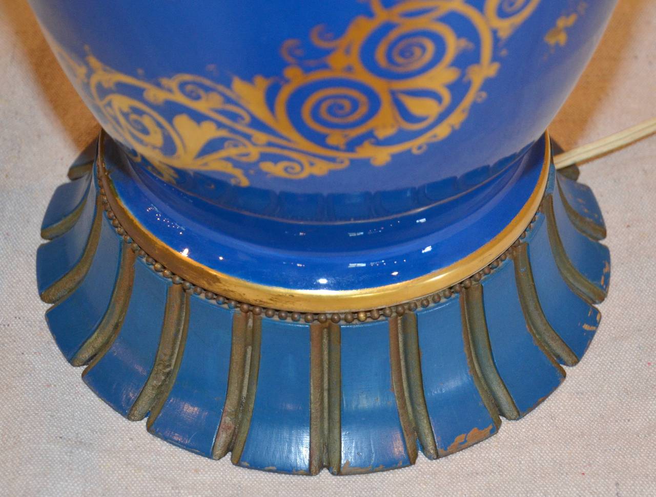 Blue and White Påte-Sur-Påte Porcelain Lamps 4