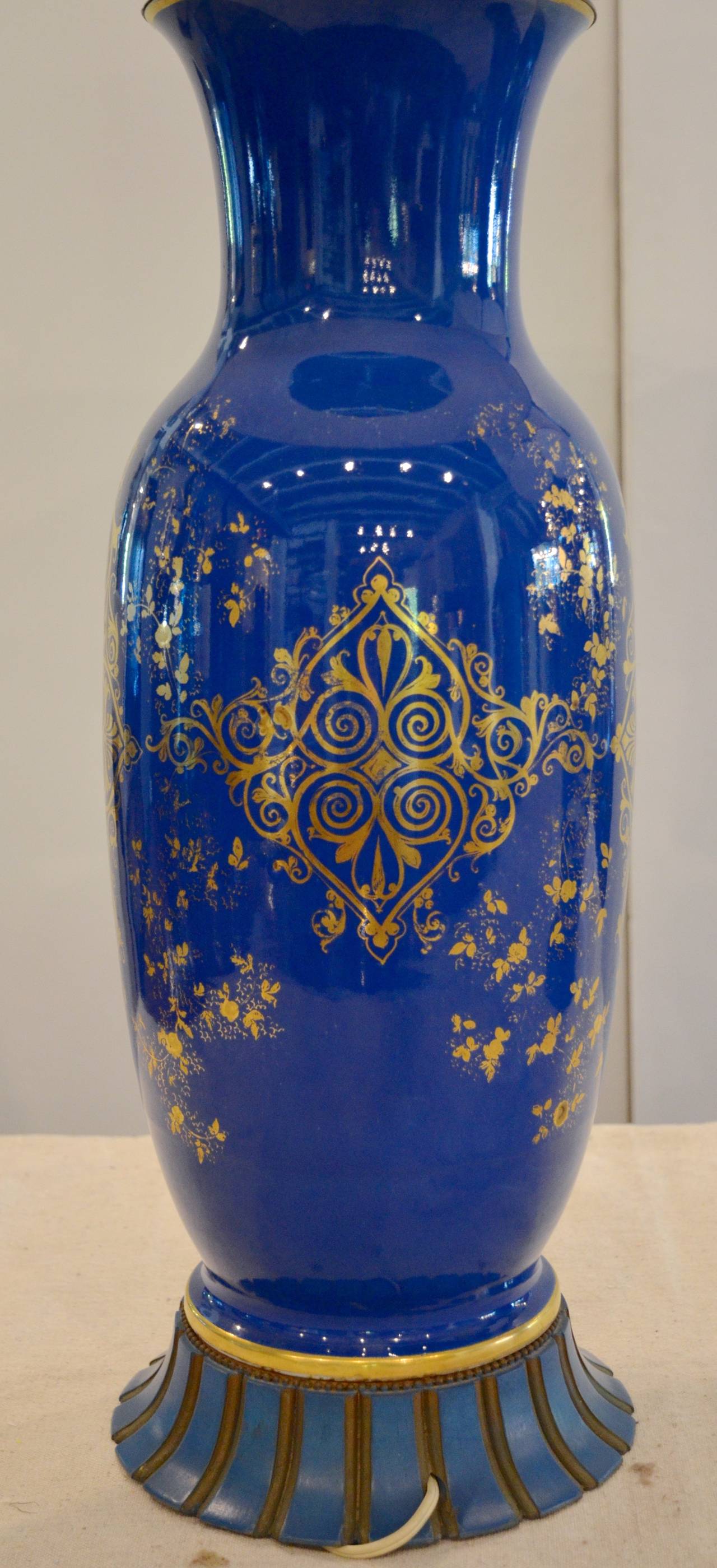 Blue and White Påte-Sur-Påte Porcelain Lamps 2