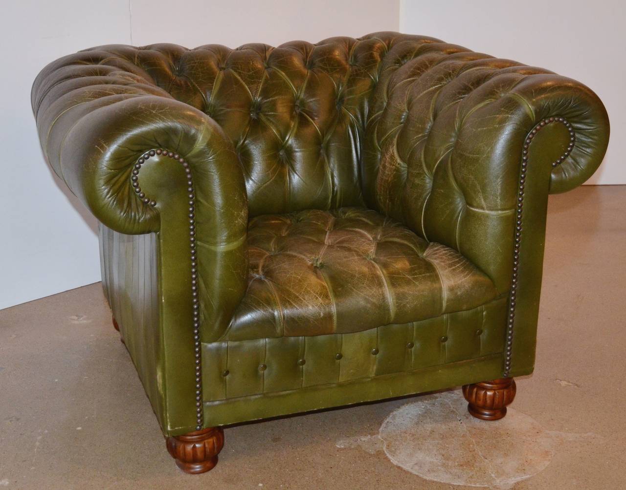 Green Leather Chesterfield Lounge Chair 1