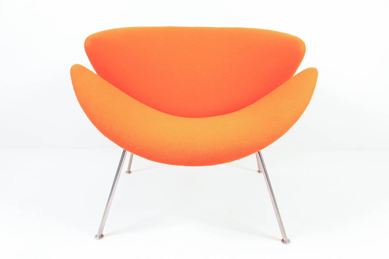 Vintage F437 orange slice chair by Pierre Paulin for Artifort, 1960.
Re-upholstered with Kvadrat Tonus 3 125 fabric.
With four black rubber pads to protect the floor. (not shown on images).